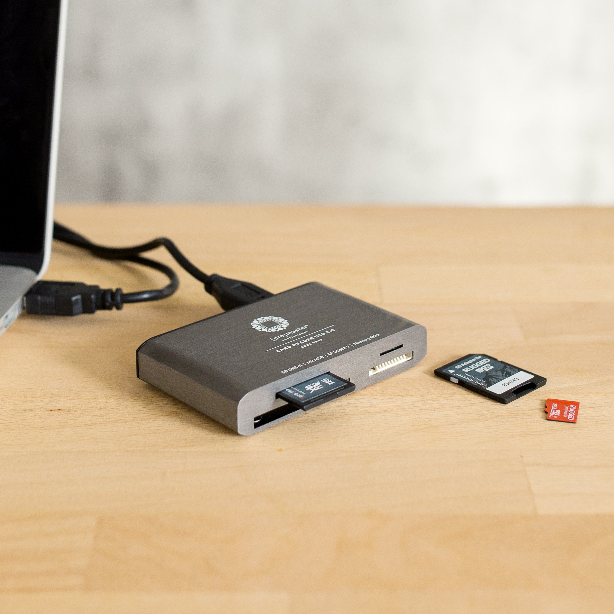 Professional USB 3.0 Multi Card Reader